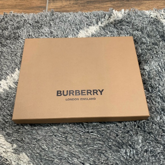 Burberry Italian-woven scarf in silk twill, digitally printed English roses. - Picture 3 of 6